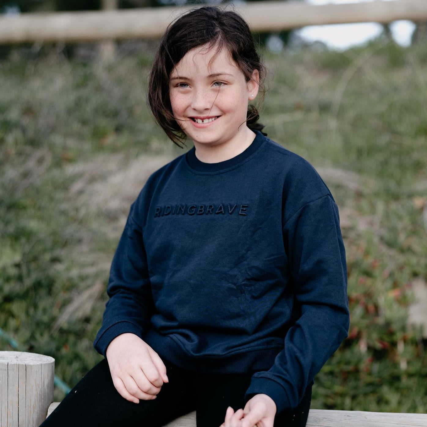NAVY SIGNATURE RIDING BRAVE SWEATER